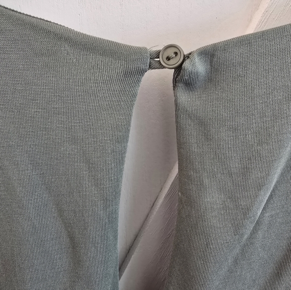 ASTR Sleeveless V-Neck Cinch Waist Wide Leg Jumpsuit In Green - Picture 8 of 10